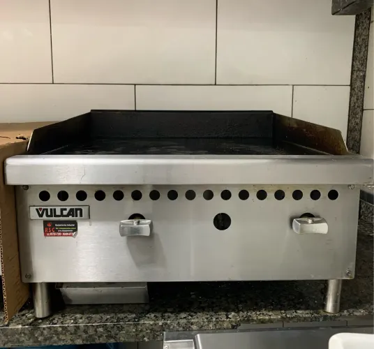 Chapa Bifeteira À Gás Vulcan inox 2 queimadores