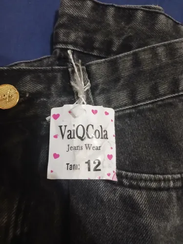 Calça jeans (tamanho para 12 anos) nova nunca usada, motivo: tamanho não serviu