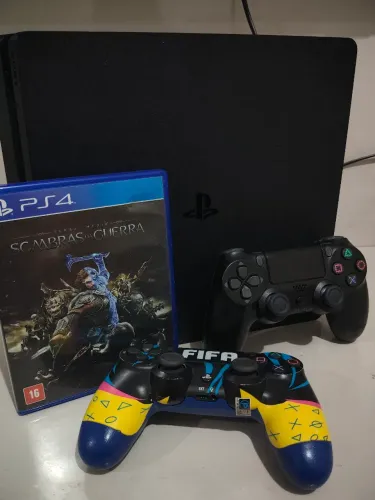 Playstation 4 Slim 2 controles + 1 jogo mídia física