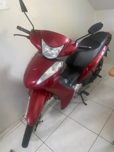 Vendo moto biz 2015 vermelha completa 