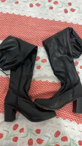 Vendo bota cano alto usada em perfeito estado de uso