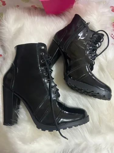 Bota verniz