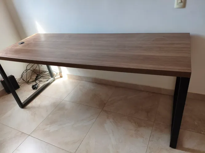 Mesa de escritório industrial - desapego