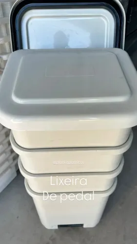 Lixeira de plástico de pedal