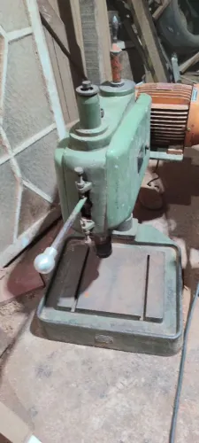 furadeira e rosqueadeira de bancada industrial