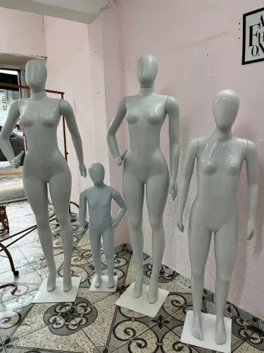 Manequins de Loja em Plástico - Femininos e Infantil | Excelente Estado