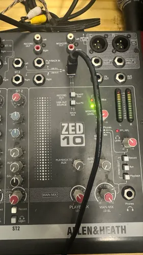 Mesa de som 10 canais eq paramétrico Allen Heath Zed 10 Americana top de linha