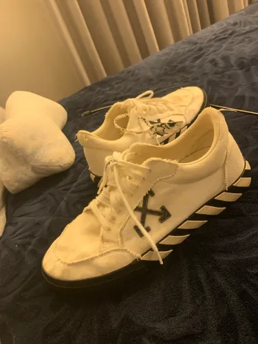 Tenis Off-White Vulcanized.