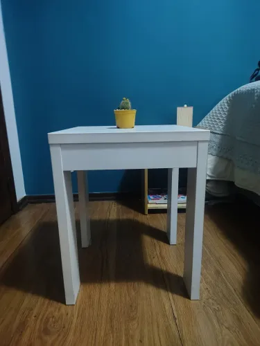 Produto Tok Stok. Mesa de apoio branca