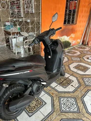 Vendo essa linda fluo com poucos km de uso 