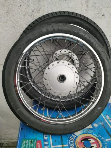 Roda raiada cg com pneus