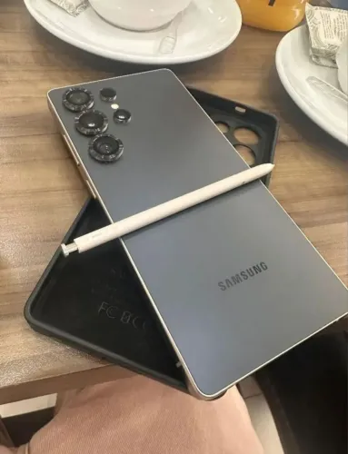 S25 ultra 256Gb. Em estado de novo. NÃO TROCO. SOMENTE VENDA.