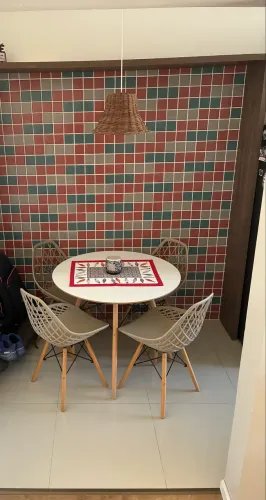 Conjunto Mesa E 4 Cadeiras