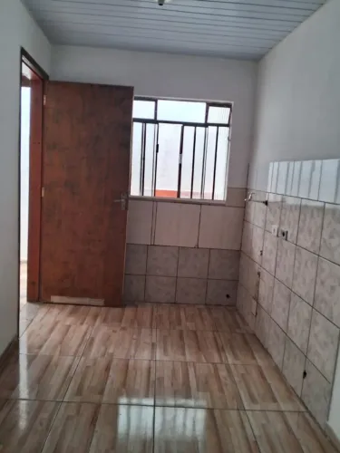 Aluga-se casa no bairro Fazendinha/Curitiba( direto c/ proprietário)
