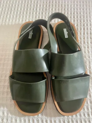 Vendo sandália Melissa, verde. Sem caixa, super confortável 