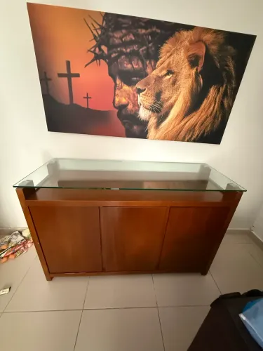 Buffet com tampo de vidro 