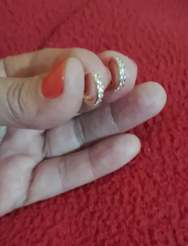 ARGOLINHA EM OURO 18K COM ZIRCONIAS 