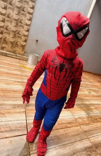 Vendo roupa de homem aranha nova