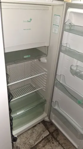 Vendemos essa geladeira consul com 90 dias de garantia 