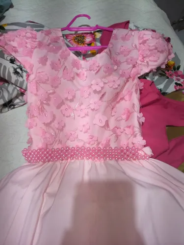 Vestido novos de menina 9 8 a 10anos vendo pq não dar na minha filha