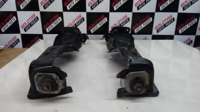 120 Trava do Capo Audi A6 1995