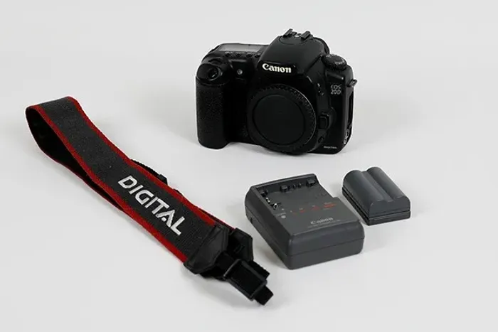 Canon Eos 20D - Corpo e acessórios, excelente estado