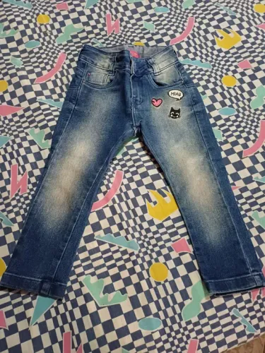Calça Jeans Infantil com Apliques só hoje