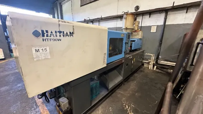 Injetora de Plástico Haitian modelo HTF 90W
