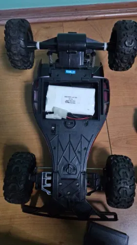 Carro Controle Remoto Striker Hotweels