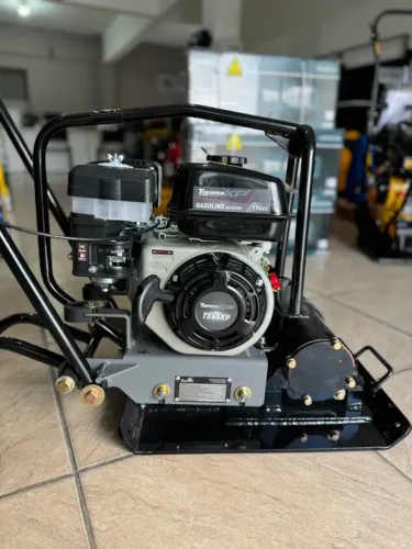 Placa Vibratória a Gasolina 6.5Hp 196cc 60kg Profissional - Toyama (Novo)