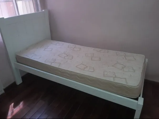 Cama de solteiro sem o colchão 