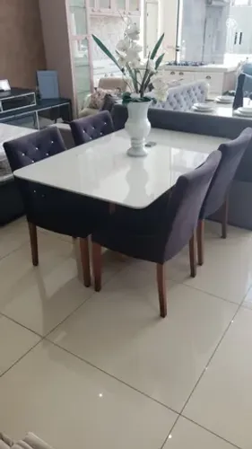 Mesa com 4 cadeiras