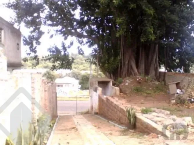 Excelente terreno com 715 mª a meia quadra da nova rótula perimetral em construção