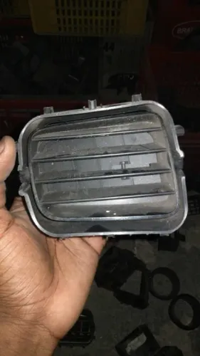 Difusor de Ar Direito Renault Sandero Logan
