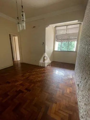 Apartamento à venda em Estácio, RJ  3 quartos, 83 m², frente, financiamento aceito