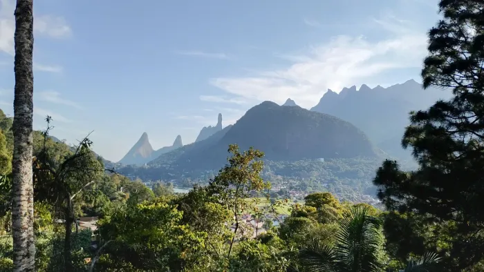 Alugo espaço com churrasqueira e piscina.