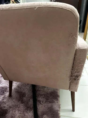 Poltrona Rose com avarias