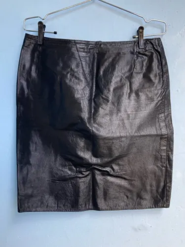 Saia Feminina Preta de Couro, Tam M