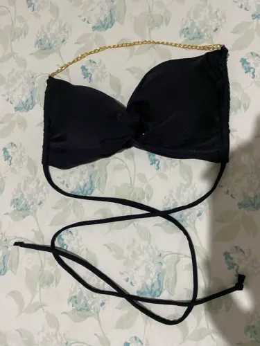 Croped preto com detalhe em corrente dourada