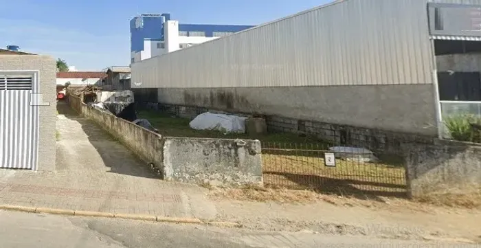 Terreno à venda no Centro de Camboriú! Excelente localização!
