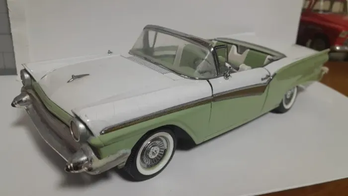 miniatura ford fairlane skyline 1:18 conversivel