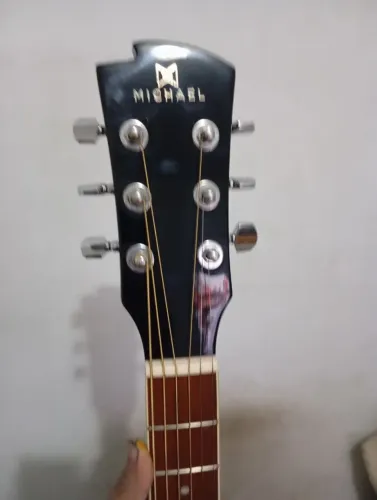 Vendo violão Michael novinho cordas de naylon muito top 