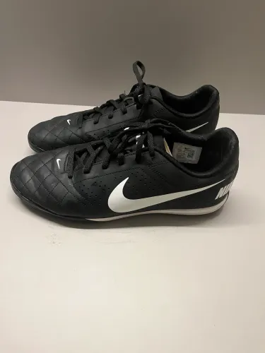 Chuteira Nike preta