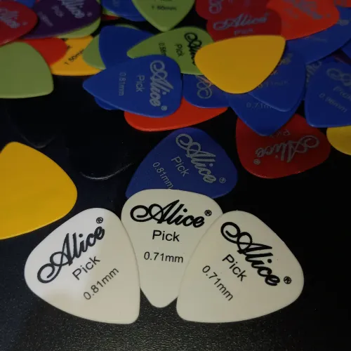 3 Palhetas R$16,00