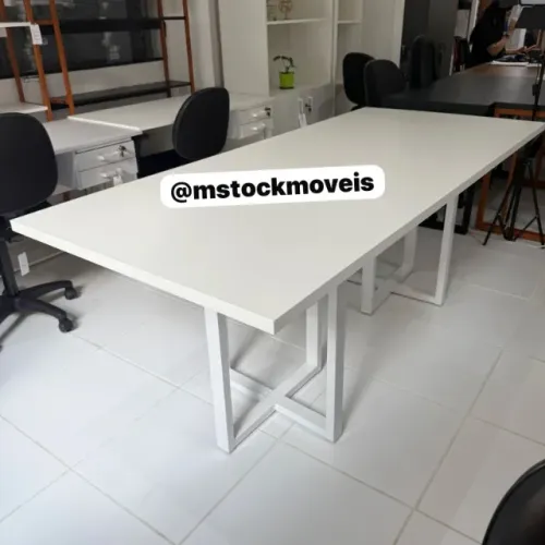 mesa de reuniåo retangular branca medindo 2,00 x 0,90m
