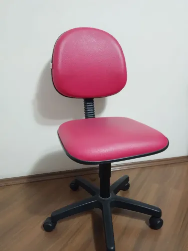 Cadeira Giratória Rosa