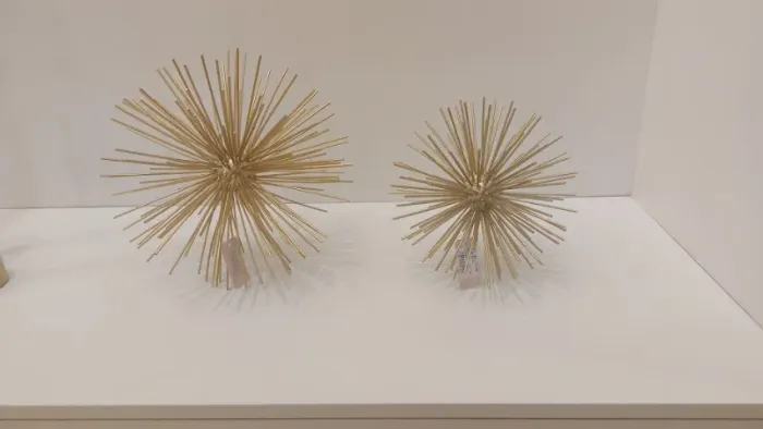 Conjunto 2 Esculturas Ouriço em metal esfera