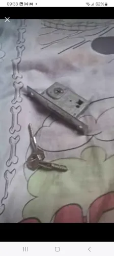 Fechadura com 2 chaves