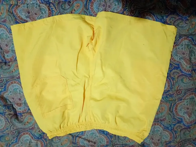 2 Shorts 1 amarelo e 1 azul