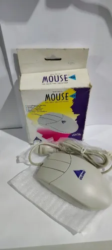 Mouse antigo na caixa